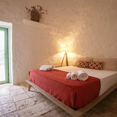 Trulli Petralux In Valle D'itria *
