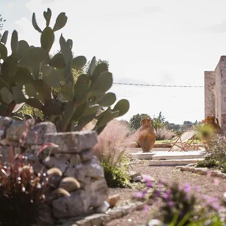 Trulli Petralux In Valle D'itria * オストゥーニ