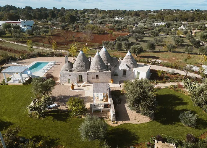 Trulli Petralux In Valle D'itria